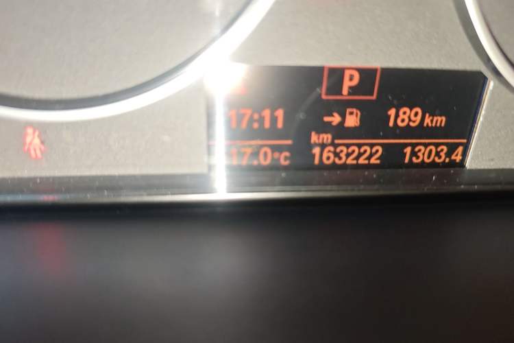 Used BMW 3 Series GT 2017 320i Sport Edition Odometer Close Up