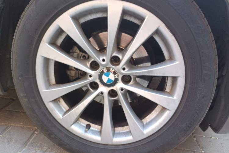 Used BMW 3 Series GT 2017 320i Sport Edition Right Front Wheel Hub