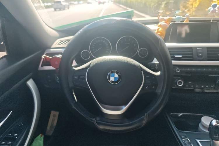 Used BMW 3 Series GT 2017 320i Sport Edition Steering Wheel