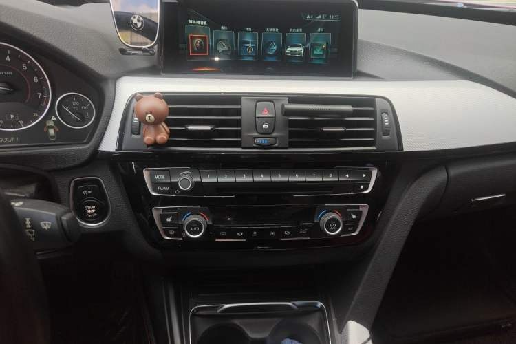 Used BMW 3 Series GT 2017 330i xDrive M Sport Audio And AC Panel