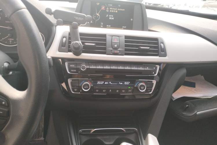 Used BMW 3 Series GT 2017 320i Sport Edition Audio And AC Panel
