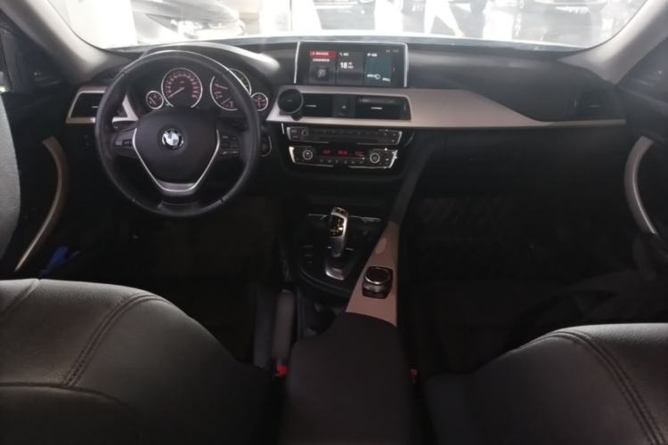 Used BMW 3 Series GT 2017 320i Sport Edition Center Console