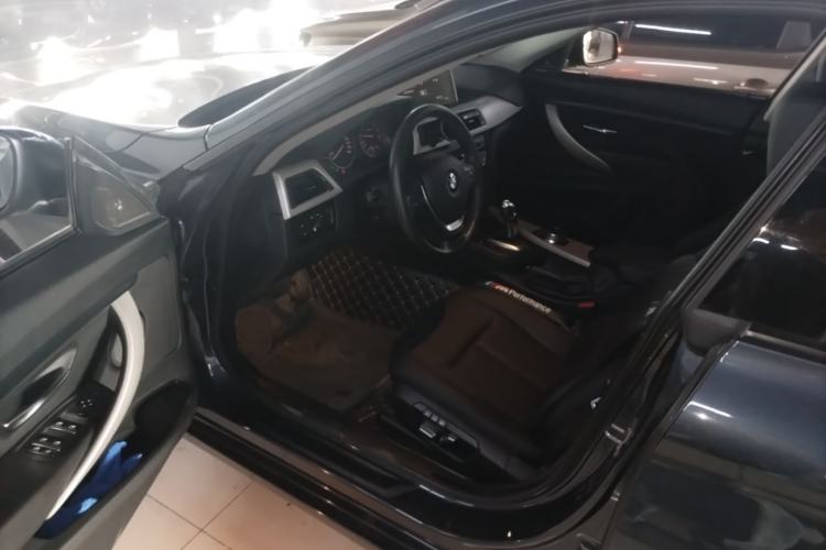 Used BMW 3 Series GT 2017 320i Sport Edition Driver Seat