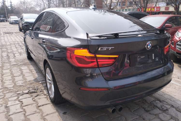 Used BMW 3 Series GT 2017 320i Sport Edition Exterior 2