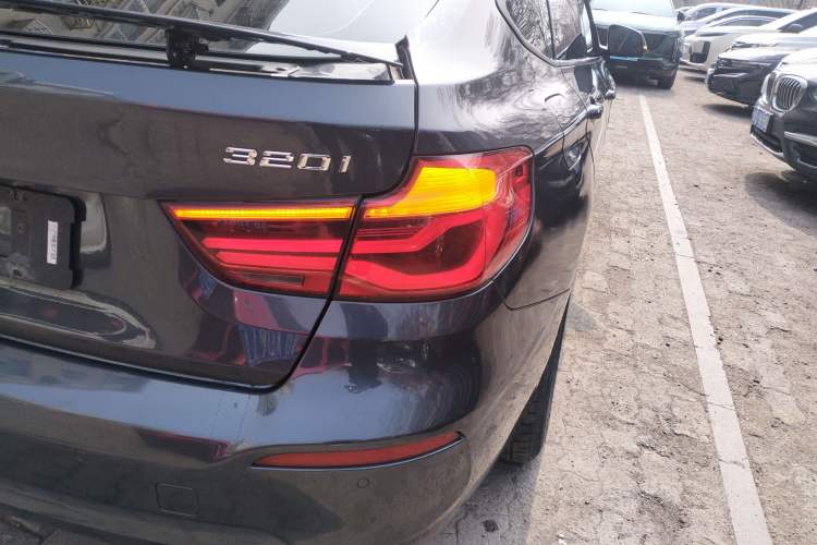 Used BMW 3 Series GT 2017 320i Sport Edition Exterior 3