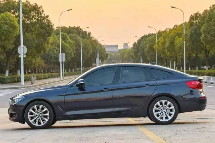 Used BMW 3 Series GT 2017 320i Sport Edition Exterior 5