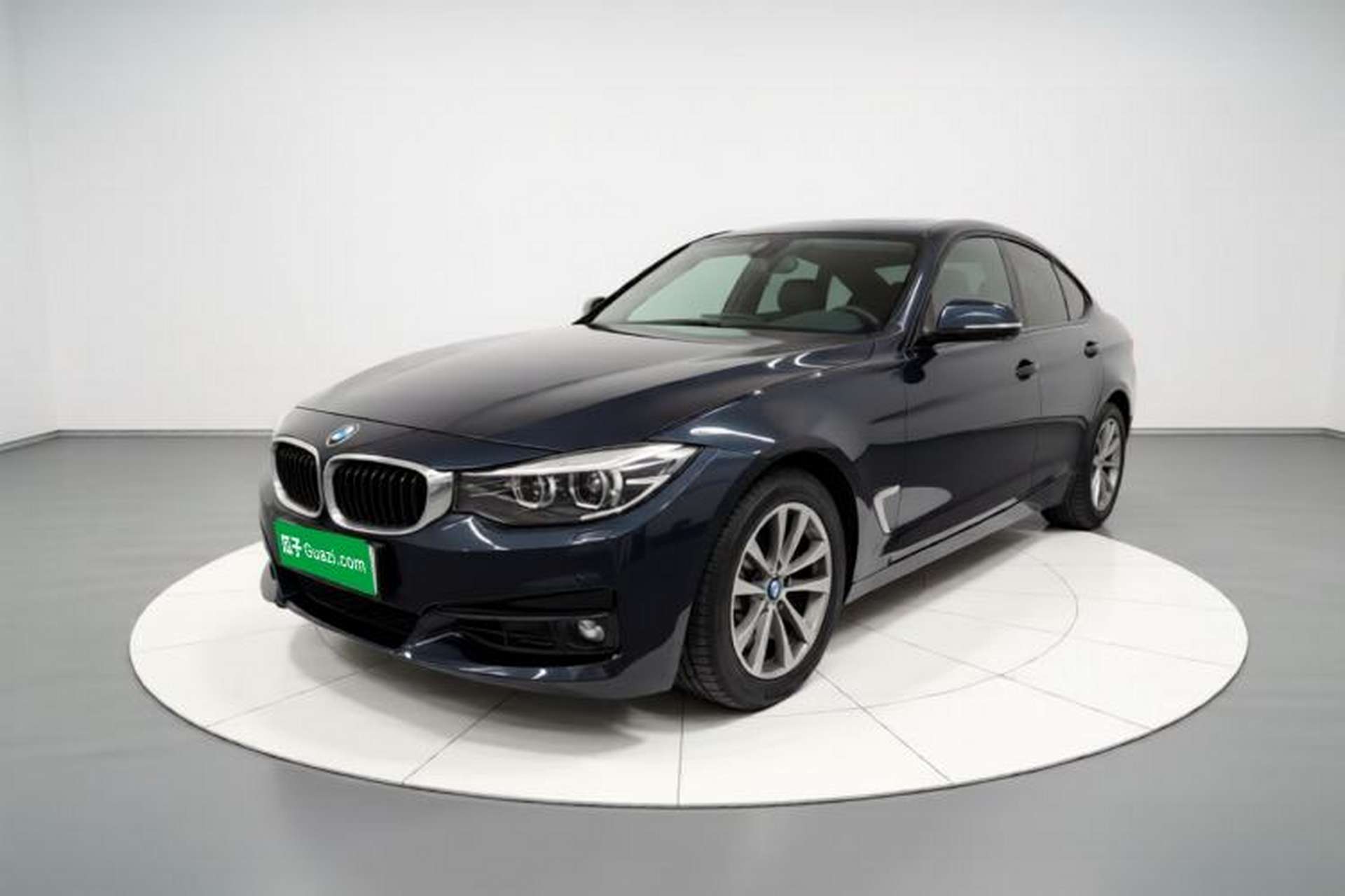 Used BMW 3 Series GT 2017 320i Sport Edition Front Left 45 Deg