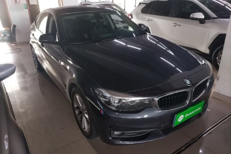 Used BMW 3 Series GT 2017 320i Sport Edition Front Right 45 Deg