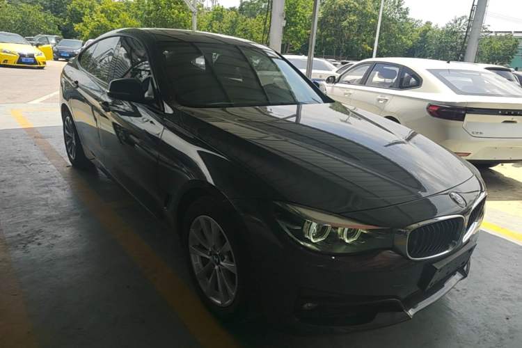 Used BMW 3 Series GT 2017 320i Sport Edition Front Right 45 Deg