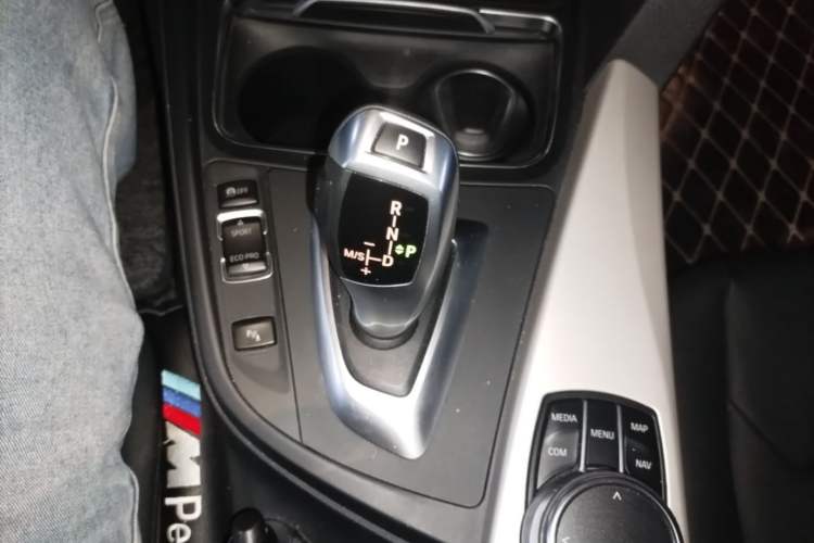 Used BMW 3 Series GT 2017 320i Sport Edition Gear Lever