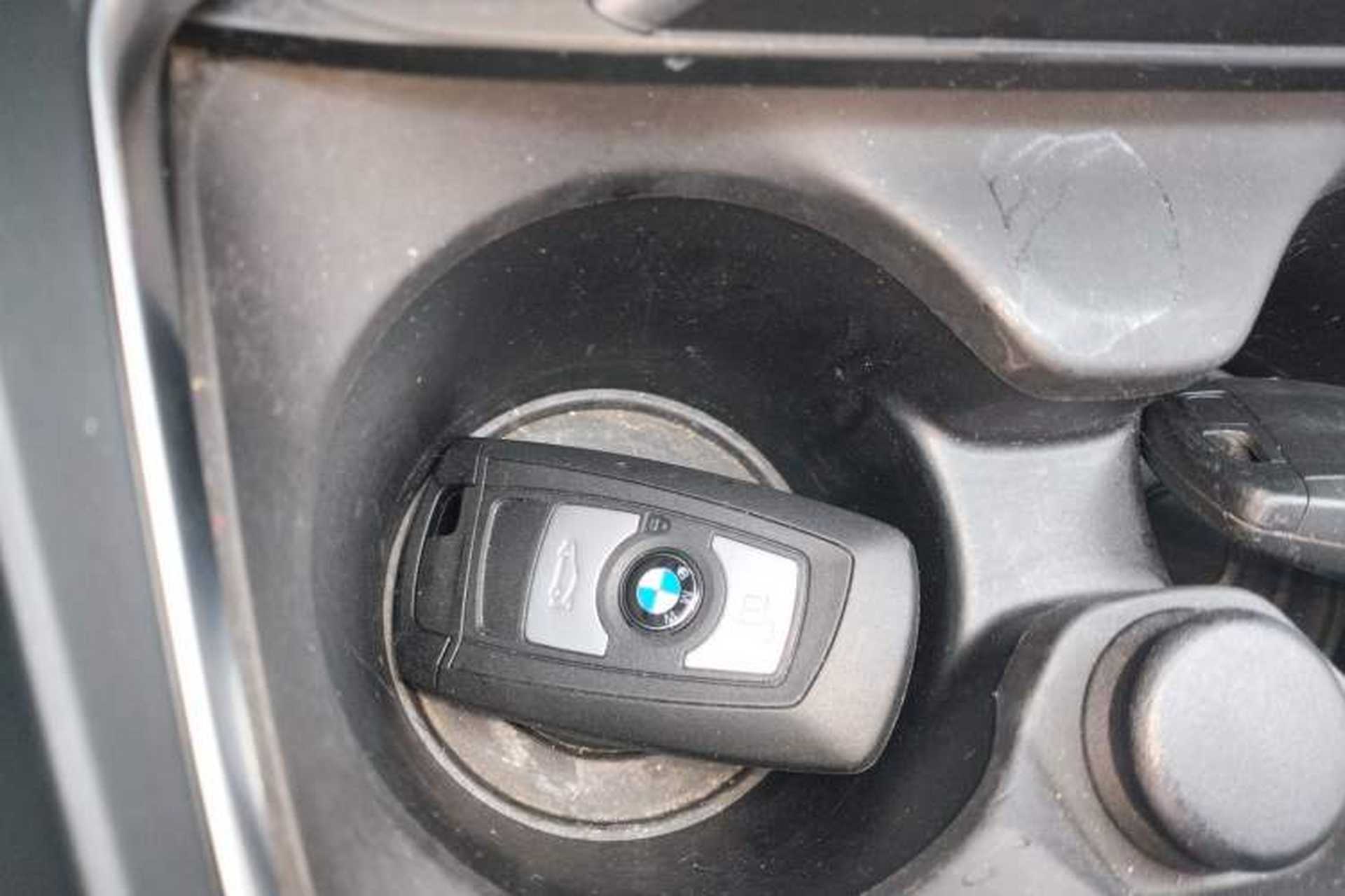 Used BMW 3 Series GT 2017 320i Sport Edition Interior 1
