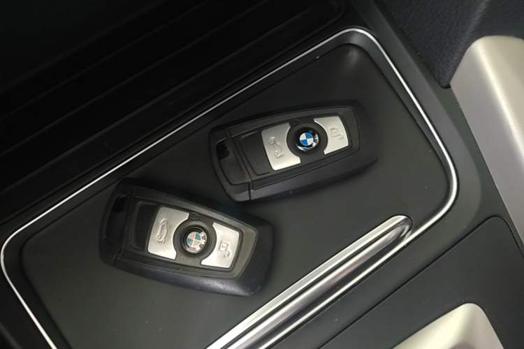 Used BMW 3 Series GT 2017 320i Sport Edition Interior 1