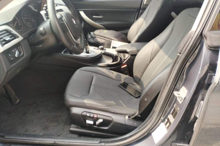 Used BMW 3 Series GT 2017 320i Sport Edition Left Front Seat
