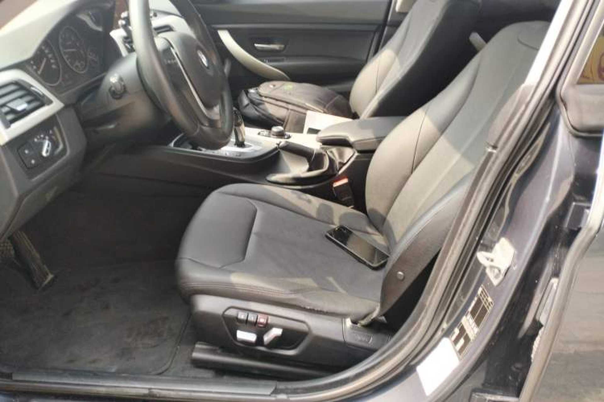 Used BMW 3 Series GT 2017 320i Sport Edition Left Front Seat