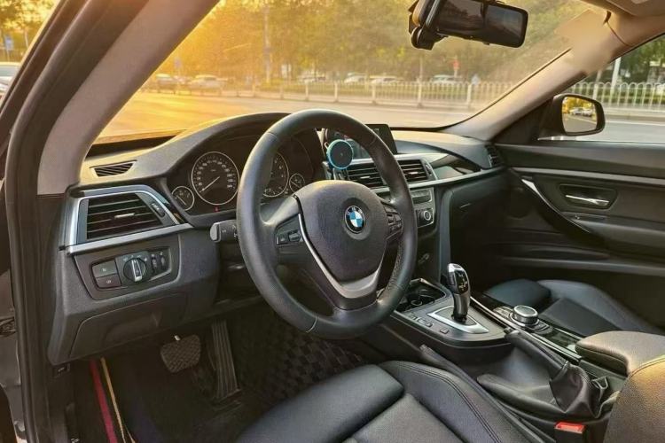Used BMW 3 Series GT 2017 320i Sport Edition Left Front Seat