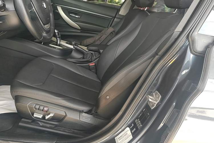 Used BMW 3 Series GT 2017 320i Sport Edition Left Front Seat