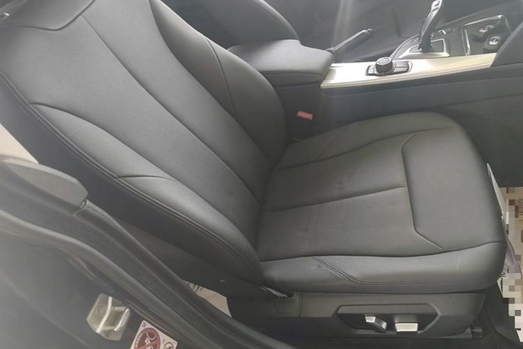 Used BMW 3 Series GT 2017 320i Sport Edition Right Front Seat