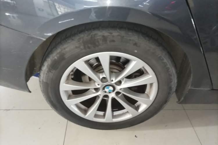 Used BMW 3 Series GT 2017 320i Sport Edition Right Rear Wheel Hub