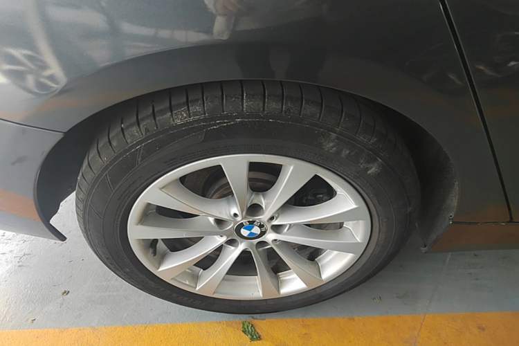 Used BMW 3 Series GT 2017 320i Sport Edition Right Rear Wheel Hub