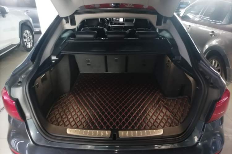 Used BMW 3 Series GT 2017 320i Sport Edition Trunk