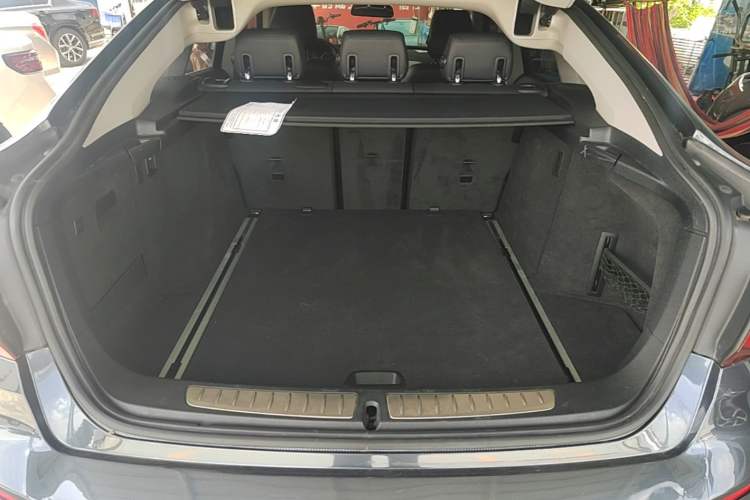 Used BMW 3 Series GT 2017 320i Sport Edition Trunk
