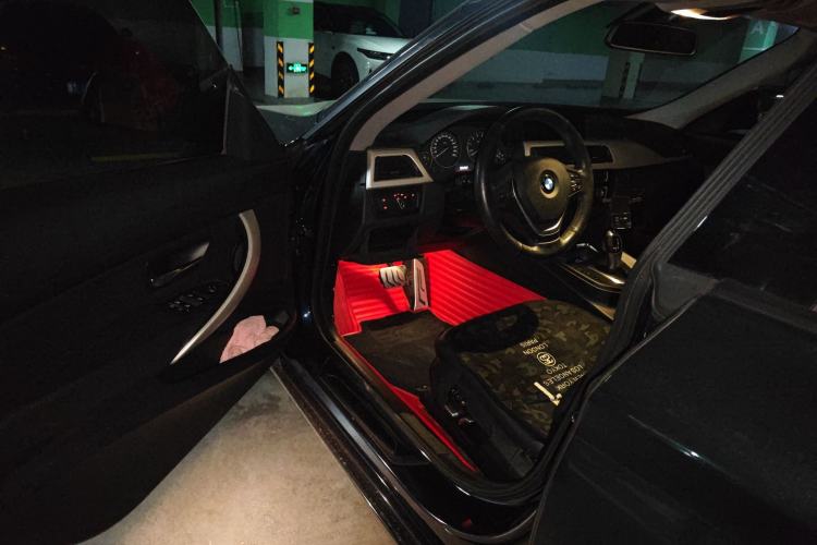 Used BMW 3 Series GT 2017 320i Sport Edition Driver Seat