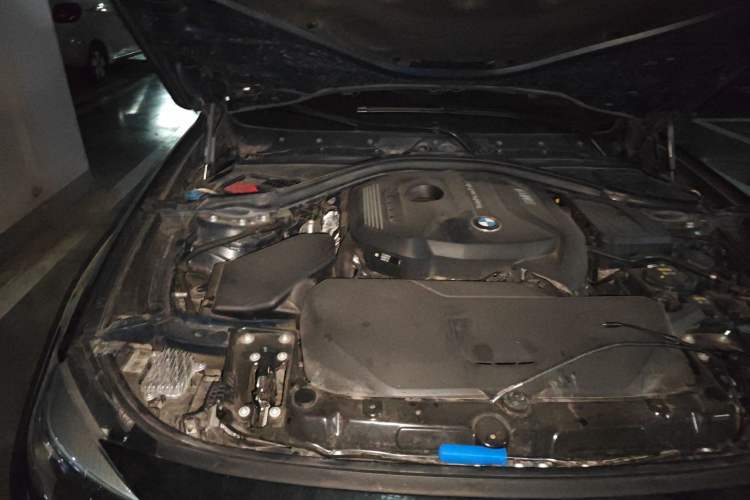Used BMW 3 Series GT 2017 320i Sport Edition Engine Bay Right