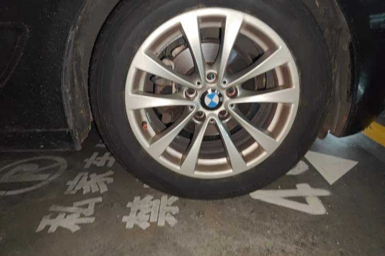 Used BMW 3 Series GT 2017 320i Sport Edition Right Front Wheel Hub