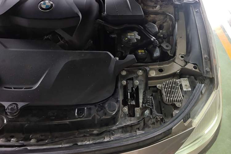 Used BMW 3 Series GT 2017 320i Luxury Design Package Engine Bay Left