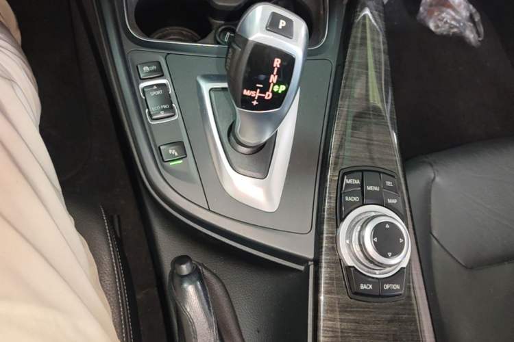 Used BMW 3 Series GT 2017 320i Luxury Design Package Gear Lever