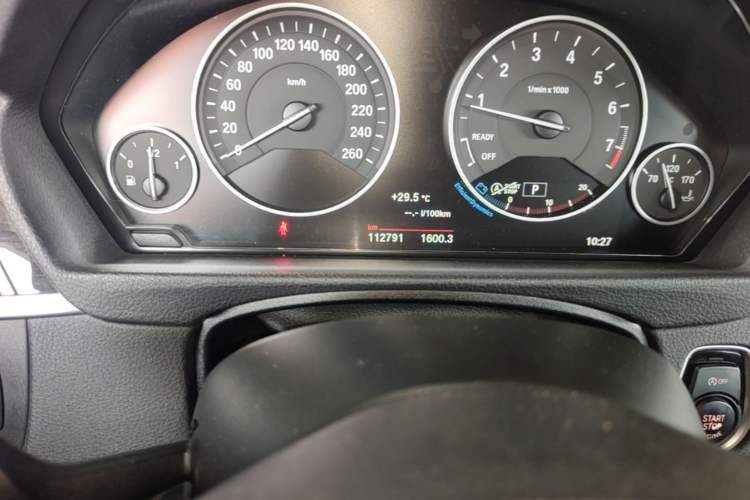 Used BMW 3 Series GT 2017 320i Luxury Design Package Odometer Close Up