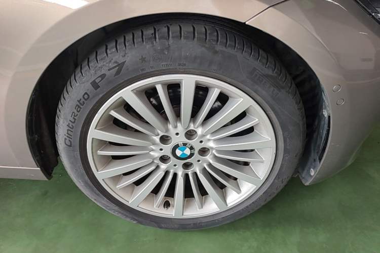 Used BMW 3 Series GT 2017 320i Luxury Design Package Right Front Wheel Hub