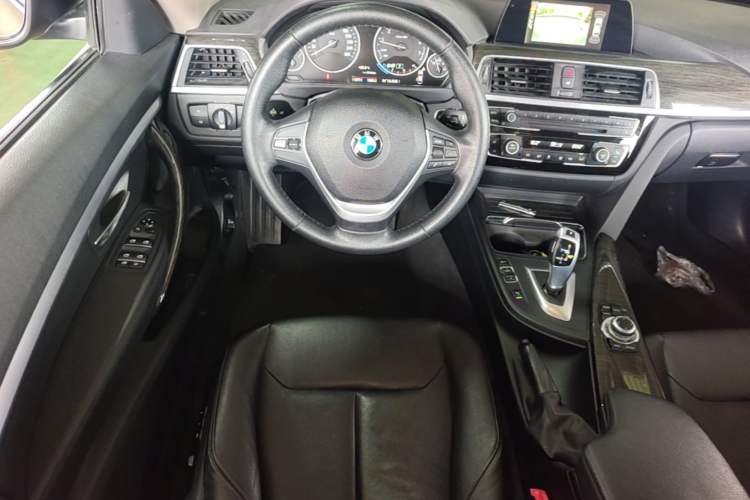 Used BMW 3 Series GT 2017 320i Luxury Design Package Steering Wheel