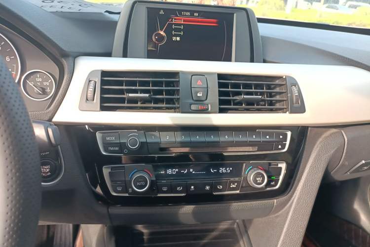 Used BMW 3 Series GT 2017 320i Sport Edition Audio And AC Panel
