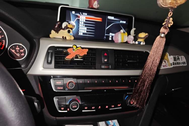 Used BMW 3 Series GT 2017 320i Sport Edition Audio And AC Panel