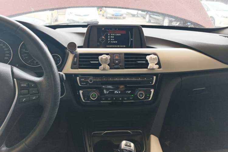 Used BMW 3 Series GT 2017 320i Sport Edition Audio And AC Panel