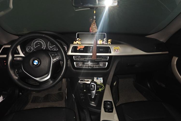 Used BMW 3 Series GT 2017 320i Sport Edition Center Console