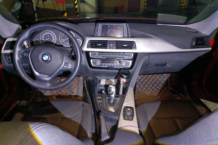 Used BMW 3 Series GT 2017 320i Sport Edition Center Console