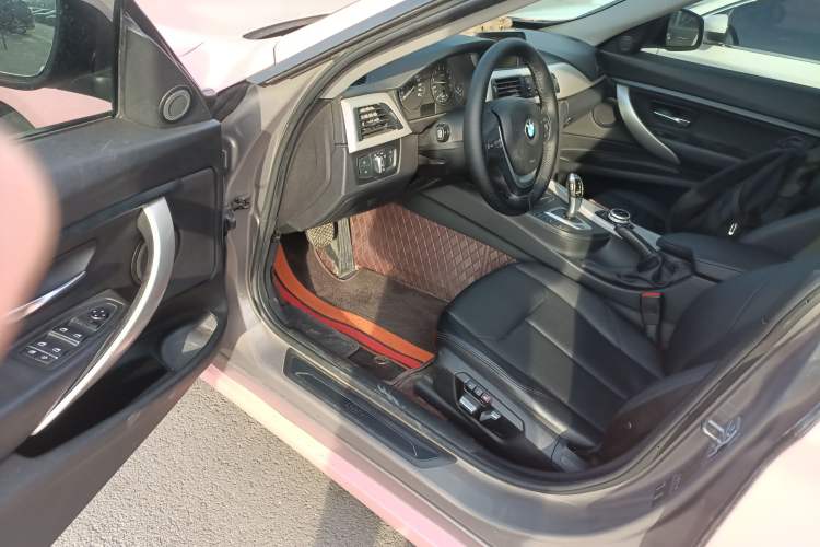 Used BMW 3 Series GT 2017 320i Sport Edition Driver Seat