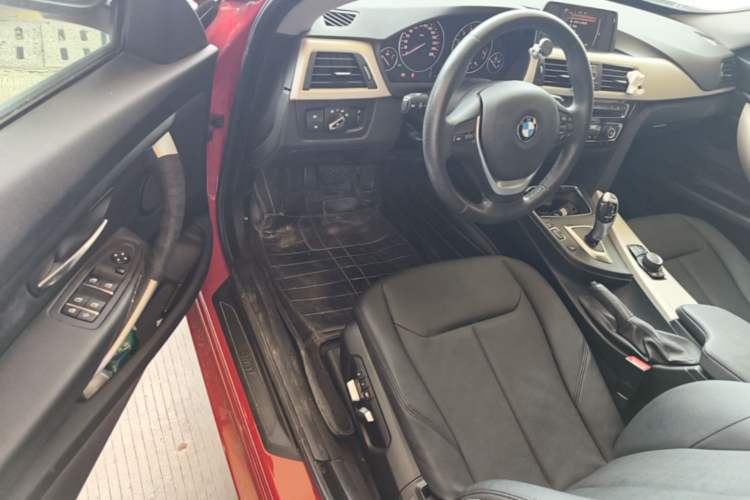 Used BMW 3 Series GT 2017 320i Sport Edition Driver Seat