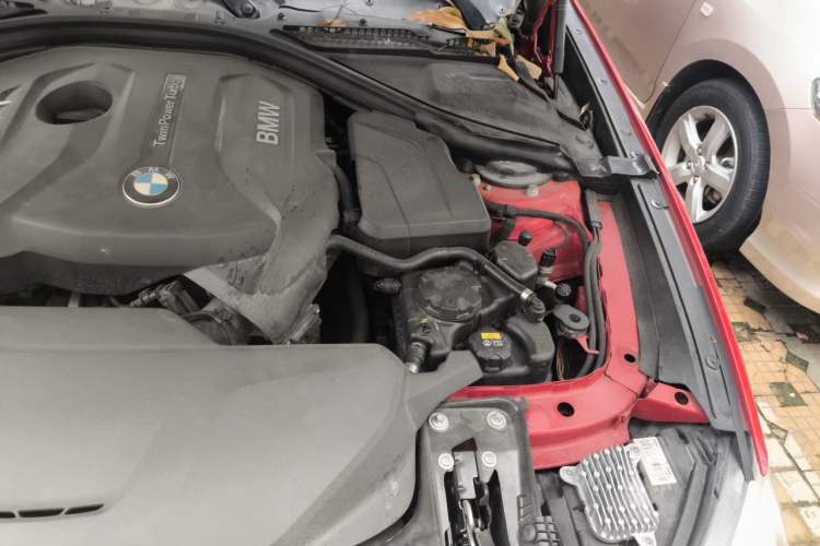 Used BMW 3 Series GT 2017 320i Sport Edition Engine Bay Left