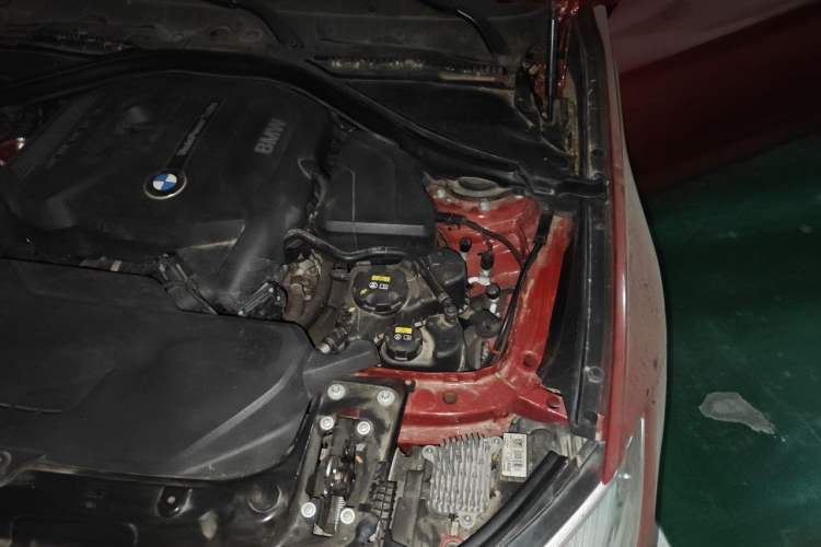 Used BMW 3 Series GT 2017 320i Sport Edition Engine Bay Left