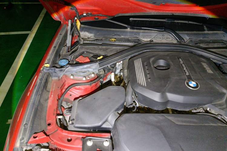 Used BMW 3 Series GT 2017 320i Sport Edition Engine Bay Right