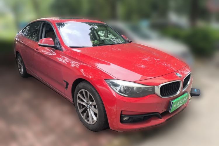 Used BMW 3 Series GT 2017 320i Sport Edition Front Right 45 Deg