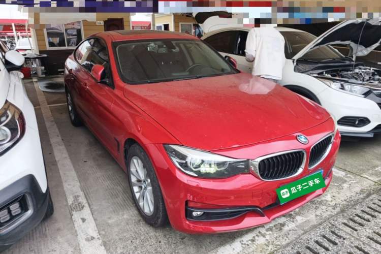 Used BMW 3 Series GT 2017 320i Sport Edition Front Right 45 Deg