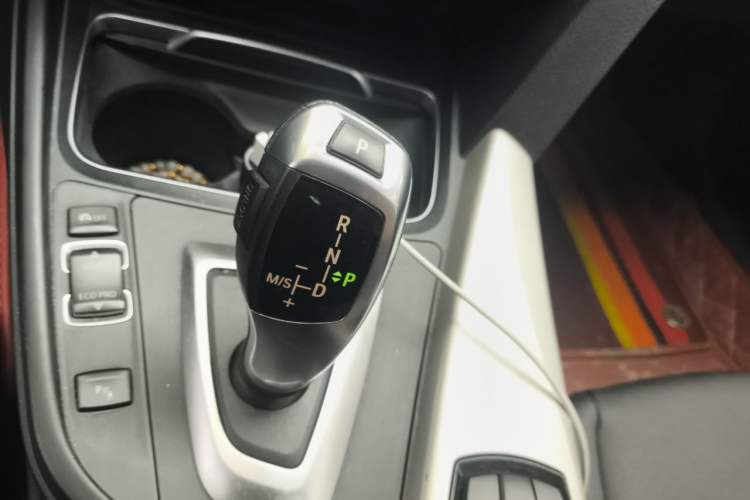 Used BMW 3 Series GT 2017 320i Sport Edition Gear Lever
