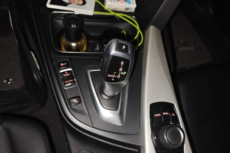 Used BMW 3 Series GT 2017 320i Sport Edition Gear Lever