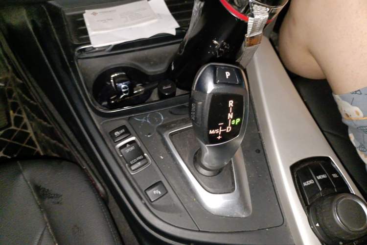 Used BMW 3 Series GT 2017 320i Sport Edition Gear Lever