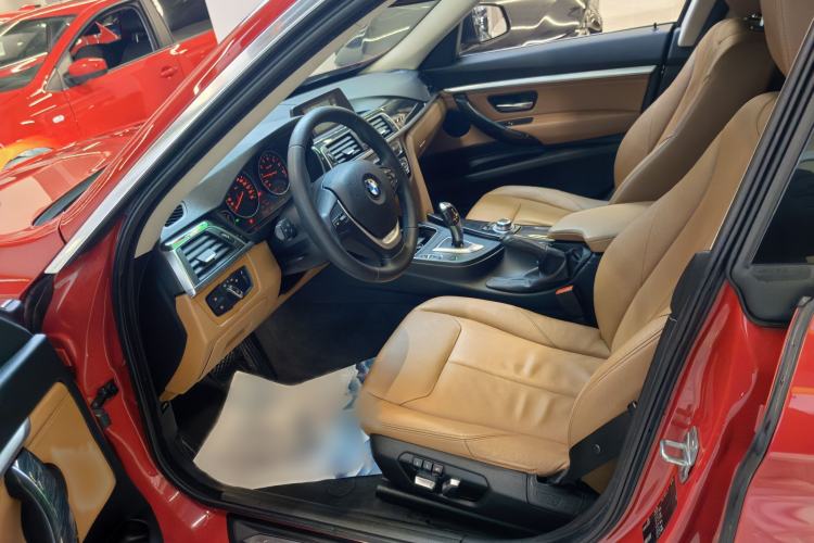 Used BMW 3 Series GT 2017 320i Luxury Design Package Interior 1