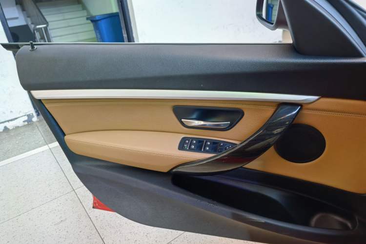 Used BMW 3 Series GT 2017 320i Luxury Design Package Interior 10